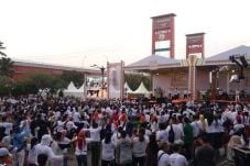 Lautan Manusia Sambut...