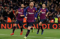 Messi Moncer Saat Barcelona...