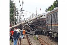 Kereta Commuter Line...