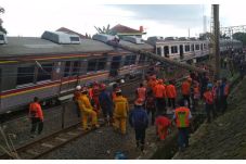 Tinjau KRL Anjlok di...