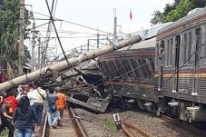 Tiang Listrik Commuter...