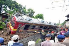 KRL Anjlok, PT KAI Terus...
