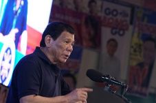 Duterte Mengumpat Lagi,...