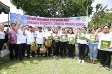 Puluhan Ribu Petani...
