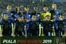 Lumat Persita, Arema...