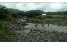 Dihantam Banjir, Jembatan...