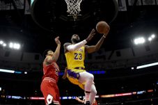 LeBron James Antar Lakers...