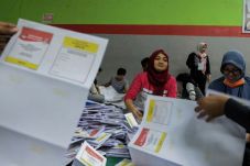 23.605 Surat Suara Rusak,...
