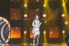 Luna Maya Raih Titel...