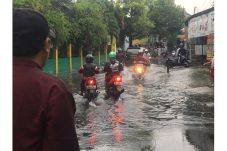 Diguyur Hujan Satu Jam,...