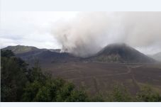 Gunung Bromo Erupsi,...