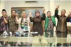 PPP Berhentikan Romahurmuziy,...