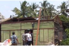 Rusak 17 Rumah, Puting...