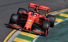 Hamilton Yakin Ferrari...