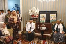 Jelang Debat, Rumah...