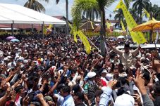 Sambut Prabowo, Ribuan...