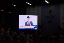 Nobar Debat, Emak-emak...