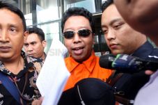 KPK Geledah Ruang Kerja...