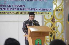 Penyematan Tanda Jasa...
