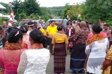 Perawat Layani Masyarakat...