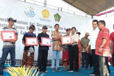 Kementan Beri Bantuan...