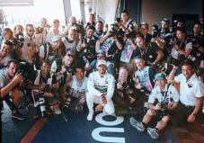 Hamilton Umbar Kemesraan...