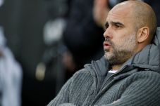 Guardiola Berdoa Anak...