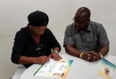 Ronaldinho Berikan 7...