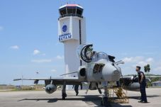 Pesawat Tempur Hawk...