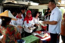 Bazar Murah, Syafril...