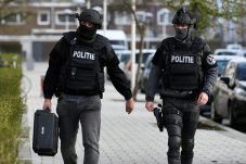 Polisi Belanda Tangkap...