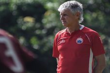 Pelatih Persija Masih...