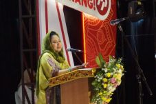 Titiek Soeharto: Pendidikan...