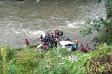 Diduga Ngantuk, Mobil...