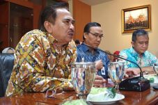 Hadapi Era Industri...