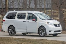 Toyota Luncurkan Minivan...