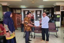 Bupati Pasangkayu Terima...