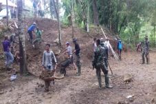 Satgas TMMD Bangunkan...