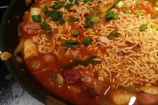 Suka Makanan Korea?...