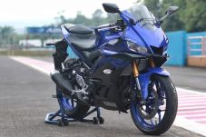 Yamaha R25 Terbaru Posisi...