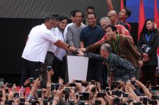 Resmikan MRT Jakarta,...