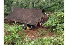 Rumah Rusak Tertimpa...