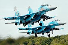 Jet Tempur Su-27 Rusia...