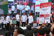 Dampingi Jokowi di Banyuwangi,...