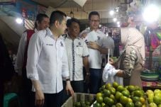 Di Surabaya, HT Blusukan...