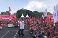 Jokowi Pamer Kerja Bangun...