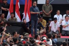 Berangkat Kerja Gunakan...