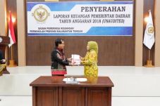 Bupati Kobar Nurhidayah...