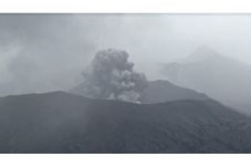 Bromo Terus Erupsi,...