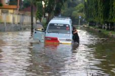 Diguyur Hujan Dua Jam,...